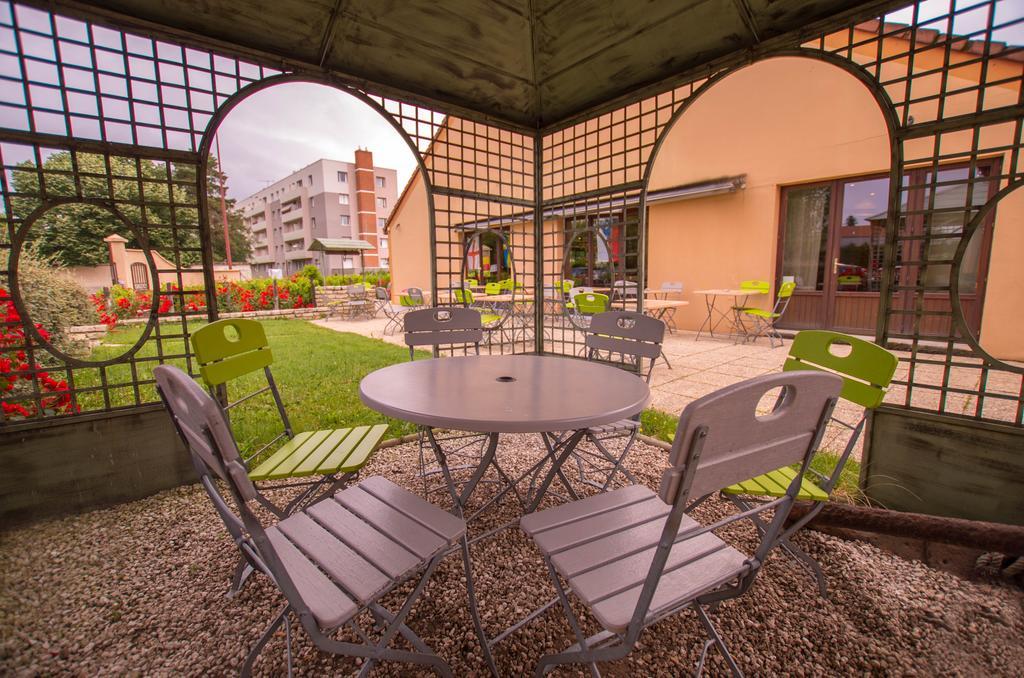 Kyriad Direct Roanne Hotel Bagian luar foto