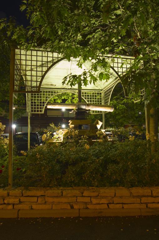 Kyriad Direct Roanne Hotel Bagian luar foto