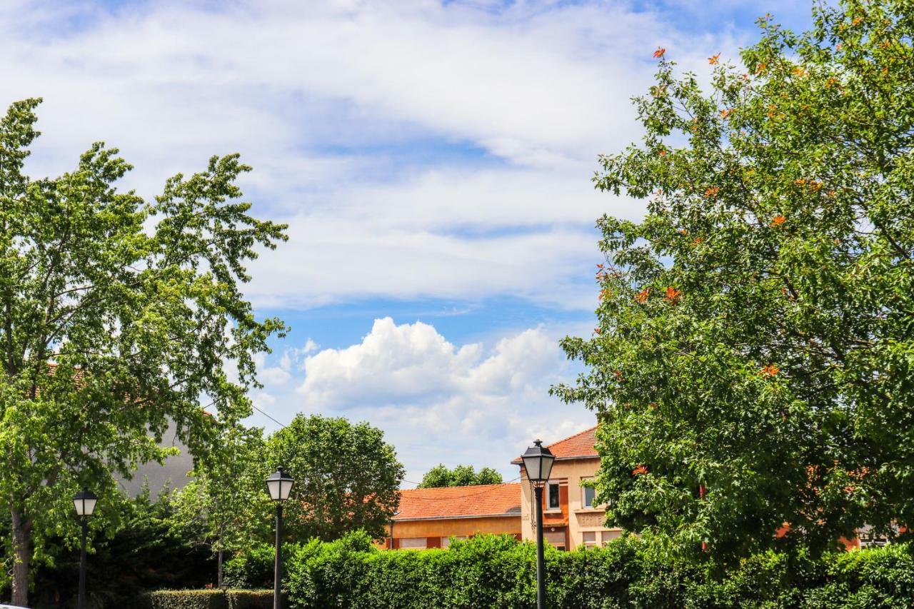 Kyriad Direct Roanne Hotel Bagian luar foto